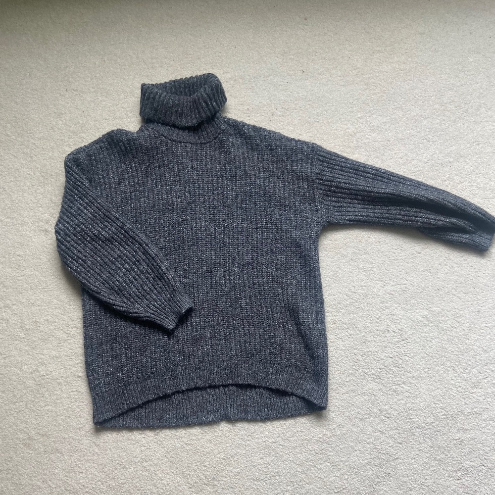 Old Navy gray sweater, size M